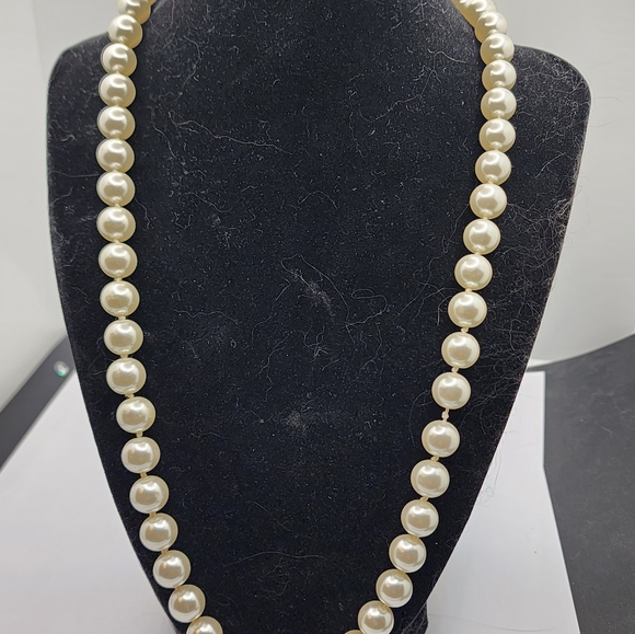 Natural south sea pearl necklace with 10k rose gold clasp. - Picture 8 of 10